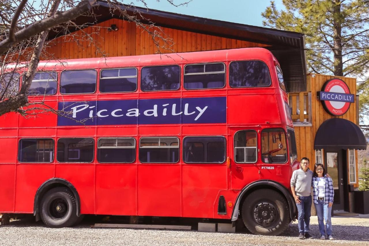 Piccadilly Motel Radium Hot Springs Exteriér fotografie
